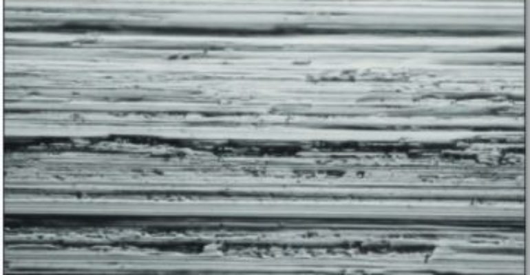 Povrchy ušlechtilé oceli –</br> nevypočitatelný faktor nebo specifikovatelná konstanta?