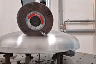 Společný projekt<br/>Robbit s.r.o. a FRUNĚK INOX s.r.o.<br/>Kusové broušení nerezu robotem