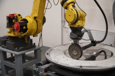 První výsledky a zkušenosti</br>s robotem</br>Robotizace v povrchových úpravách nerezu s Robbit s.r.o.