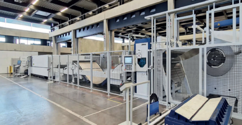 Arku Maschinenbau GmbH</br>Systémy pro laserové řezání ze svitku</br>kombinují výhody svitku a laseru