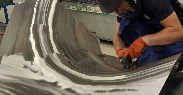 Invent Servis, s.r.o. a Fruněk Inox s.r.o.</br>Nerezová ocel a mistrně zvládnuté řemeslo 3D tvarování</br>v architektuře